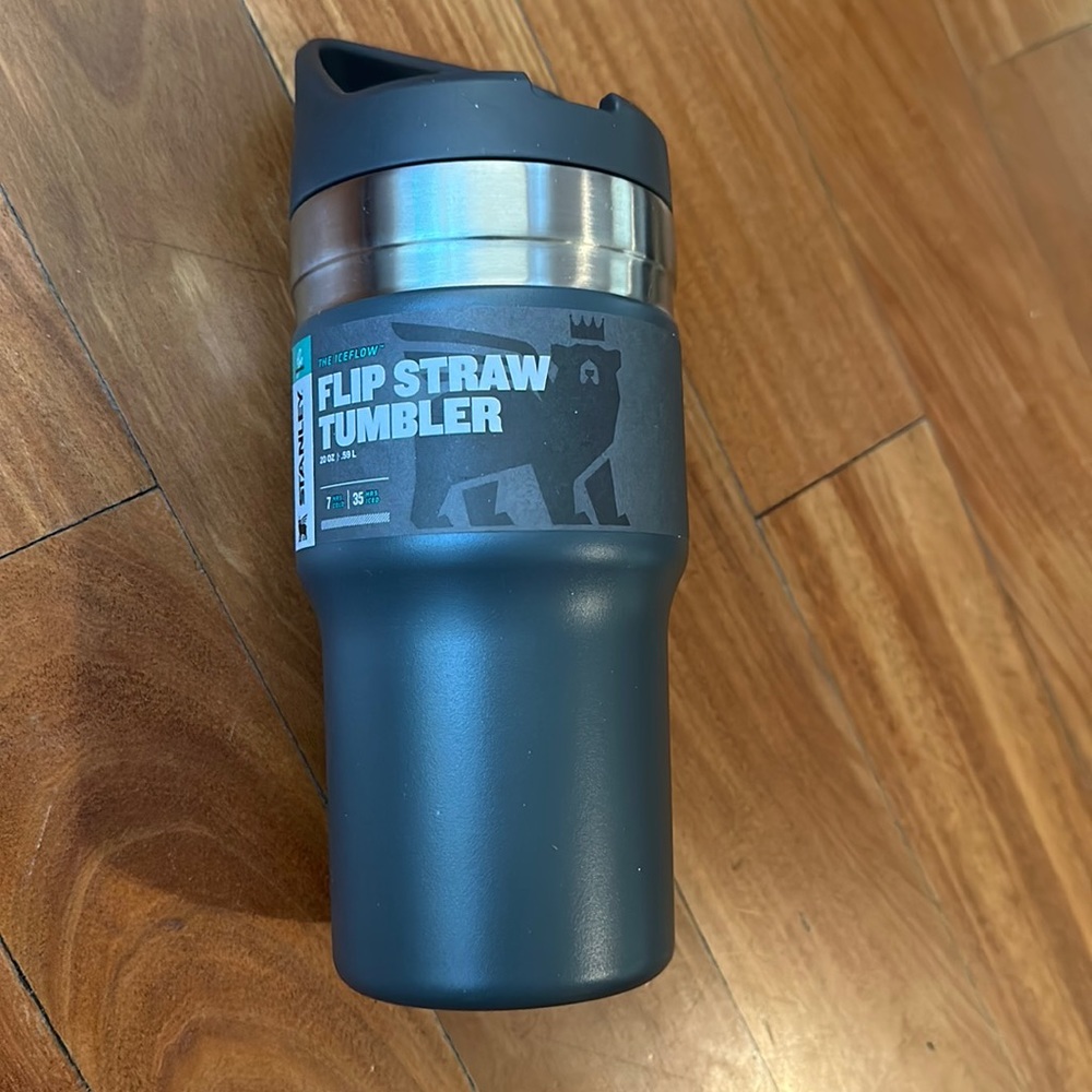 NWT Stanley “The Iceflow” Flip Straw Tumbler 20 oz, .59 L stainless steel